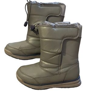 Lands End Kids snow boots size 2